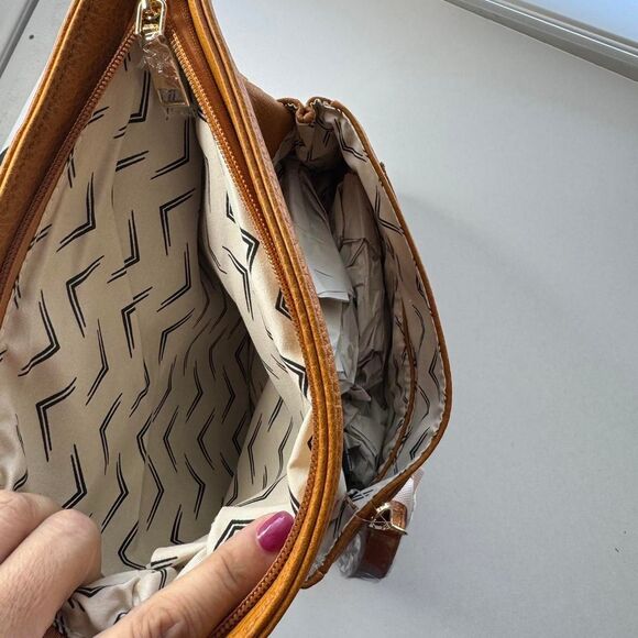 Urban Expressions Women's Tan Satchel - Picture 7 of 8